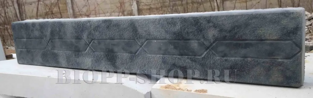 приступок с ступеням